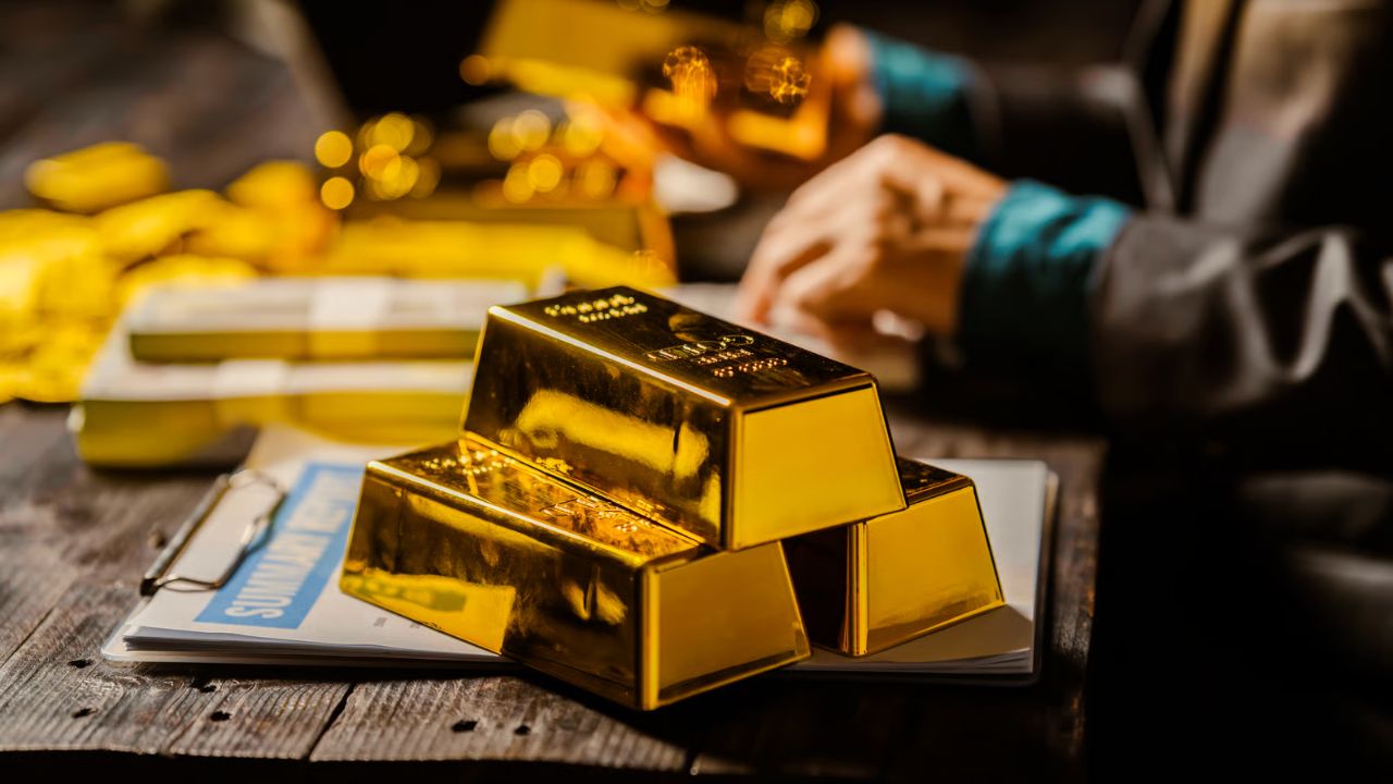 Rakshabandhan Gold Rate: राखी से ठीक पहले ग्राहकों की बल्ले-बल्ले, सस्ता हुआ सोना-चांदी, जानें अपने शहर के नए भाव