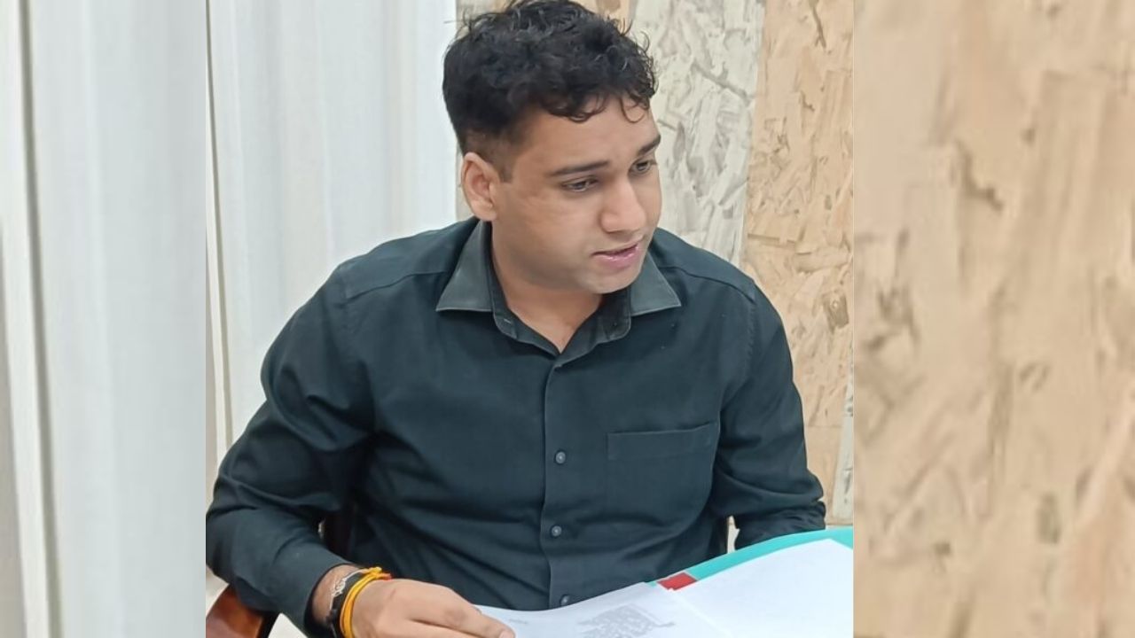 Gorakhpur: 3 प्रयास के बाद बने IAS कुणाल रस्तोगी ने संभाला ज्वाइंट मजिस्ट्रेट का पद, अब मिलेगी बड़ी जिम्मेदारी?