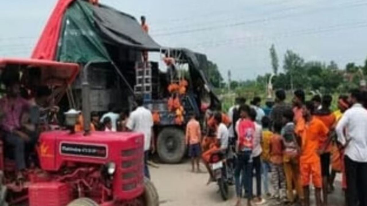गोरखपुर में कांवड़ यात्रा के बीच मौत का करंट, डीजे छूते ही दो कांवड़िए झुलसे; एक की गई जान