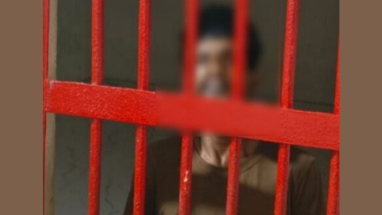 Gorakhpur News: नाबालिग के अपहरण-दुष्कर्म का आरोपी गिरफ्तार, पुलिस से बचकर घूम रहा था… ऐसे चढ़ा हत्थे