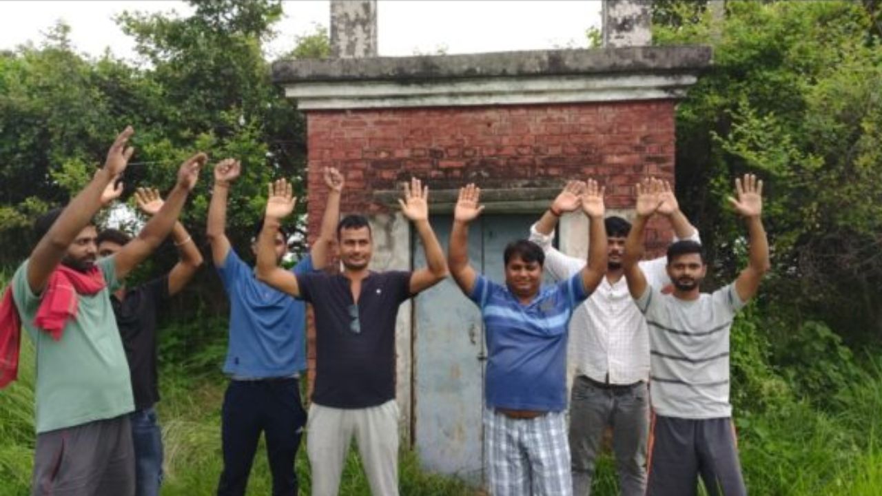 ‘आश्वासन नहीं, पानी चाहिए’… सरकारी ट्यूबवेल बंद होने पर किसानों का प्रदर्शन