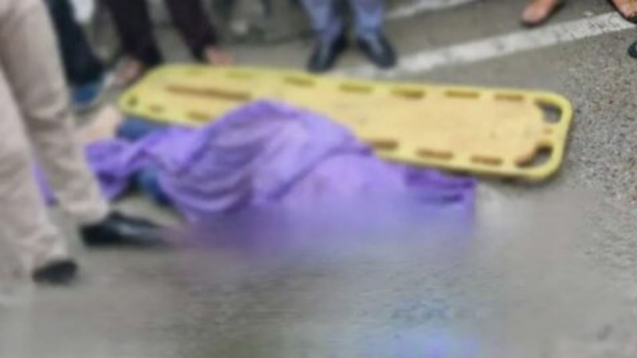 एक पल में उजड़ गया परिवार का सहारा! सड़क पार कर रहे युवक को डंपर ने मारी टक्कर, मौके पर मौत