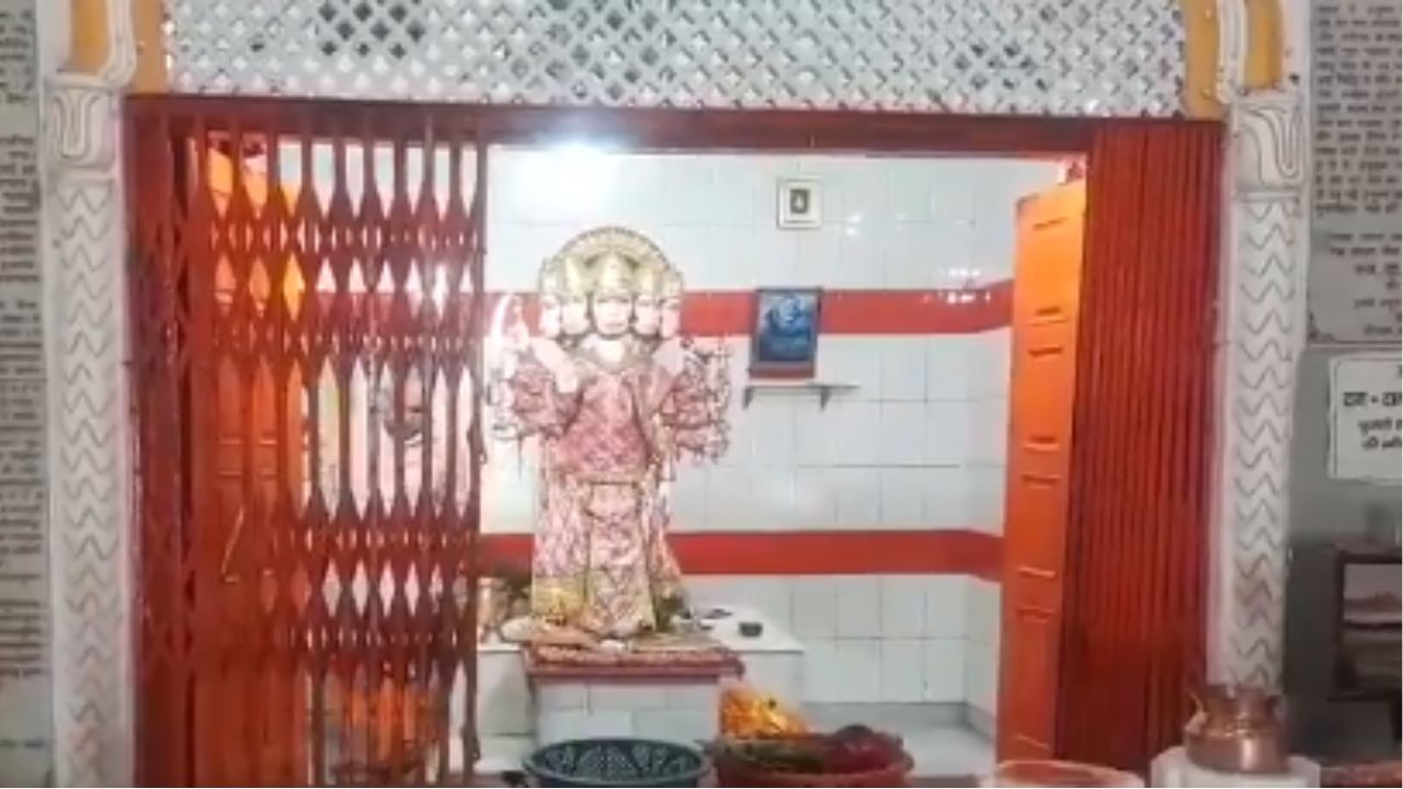 ताले टूटे और उड़ गया सब कुछ….. महाराजगंज के हनुमान मंदिर में रात के अंधेरे का वो खौफनाक सच