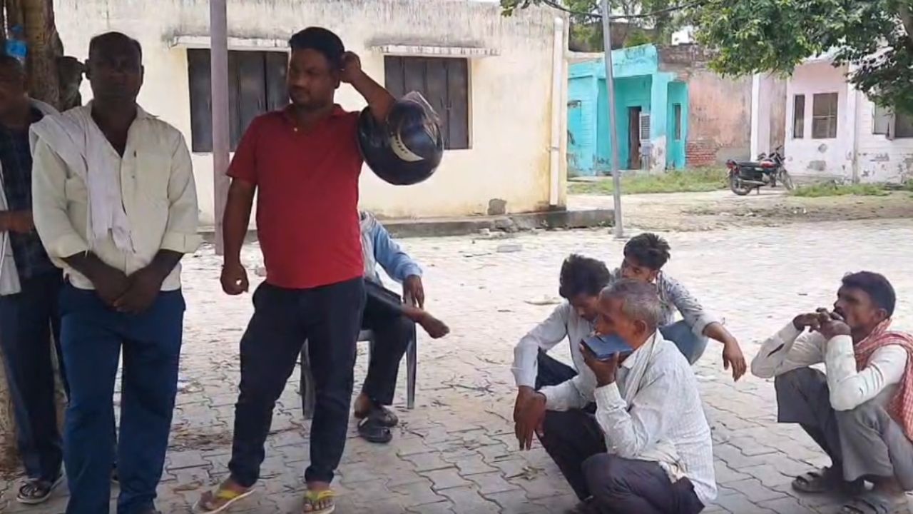 Hathras News: घर पहुंचने से पहले जिंदगी की आखिरी सवारी बनी बाइक, अज्ञात वाहन की टक्कर से युवक की मौत