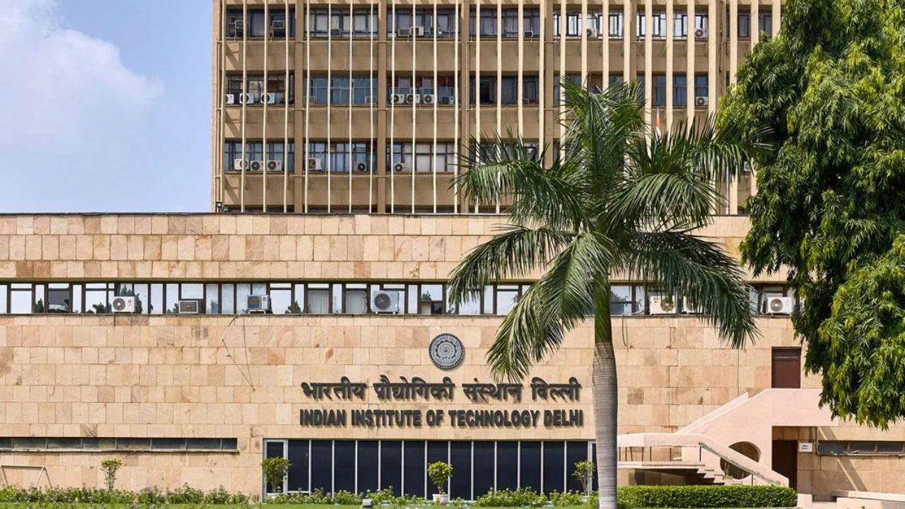 बिहार के छात्र ने IIT दिल्ली की छठी मंजिल से कूदकर दी जान, कैंपस में मचा हड़कंप