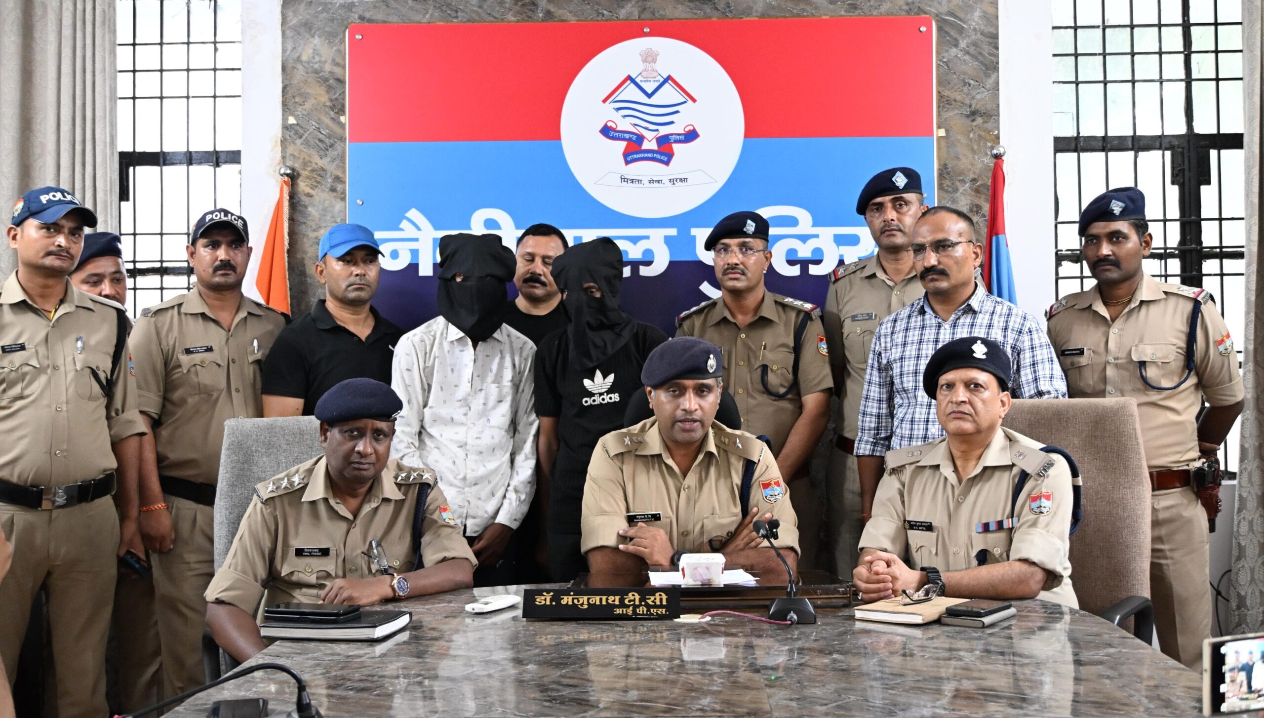 Nainital: बुजुर्ग महिला से झपटमारी कर भागे थे बदमाश, पुलिस ने ऐसे सिखाया सबक