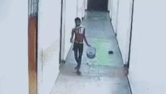 CCTV में गमछा लेकर अकेला बाथरूम की ओर गया था छात्र, कुछ देर बाद फंदे से लटका मिला शव; गोरखपुर में मचा हड़कंप