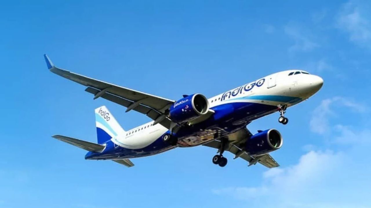 Gorakhpur Airport: गोरखपुर एयरपोर्ट पर टला बड़ा हवाई हादसा, Indigo प्लेन का रनवे पर टेल इम्पैक्ट
