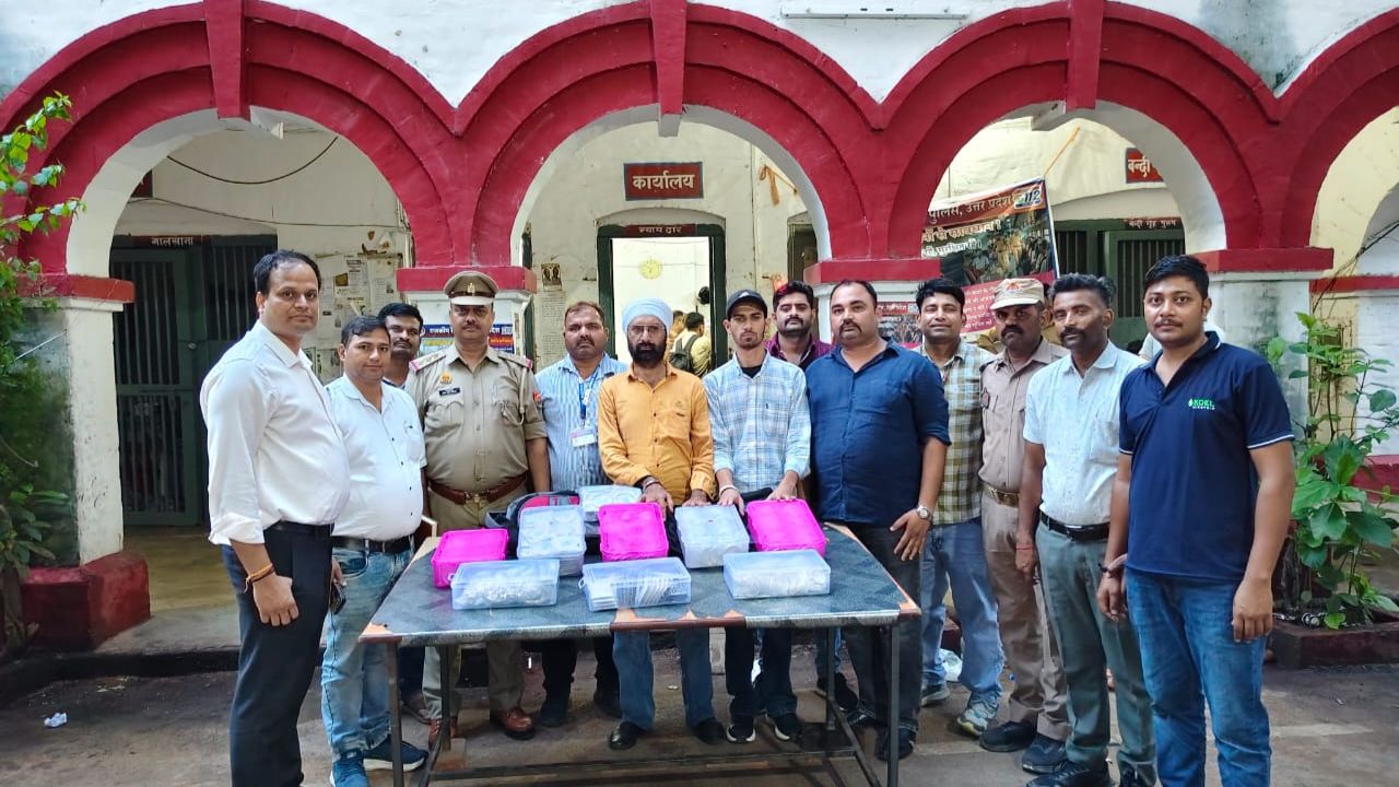 छत्तीसगढ़ एक्सप्रेस में दो बैग ने खोला 50 लाख का राज! खुलते ही निकली 20 किलो चांदी, बिल दिखाने में फंसे यात्री