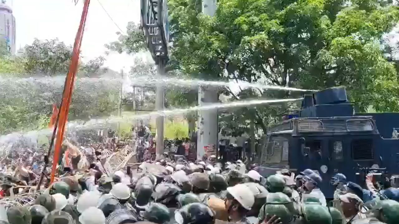 रांची में छात्रों का विधानसभा मार्च, पुलिस ने दागे आंसू गैस के गोले; पीछे हटे प्रदर्शनकारी