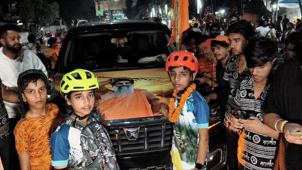 कंधे पर कांवड़, पैरों में स्केट्स… बाबा के लिए दो बच्चों की ऐसी भक्ति देख आप भी करेंगे सलाम