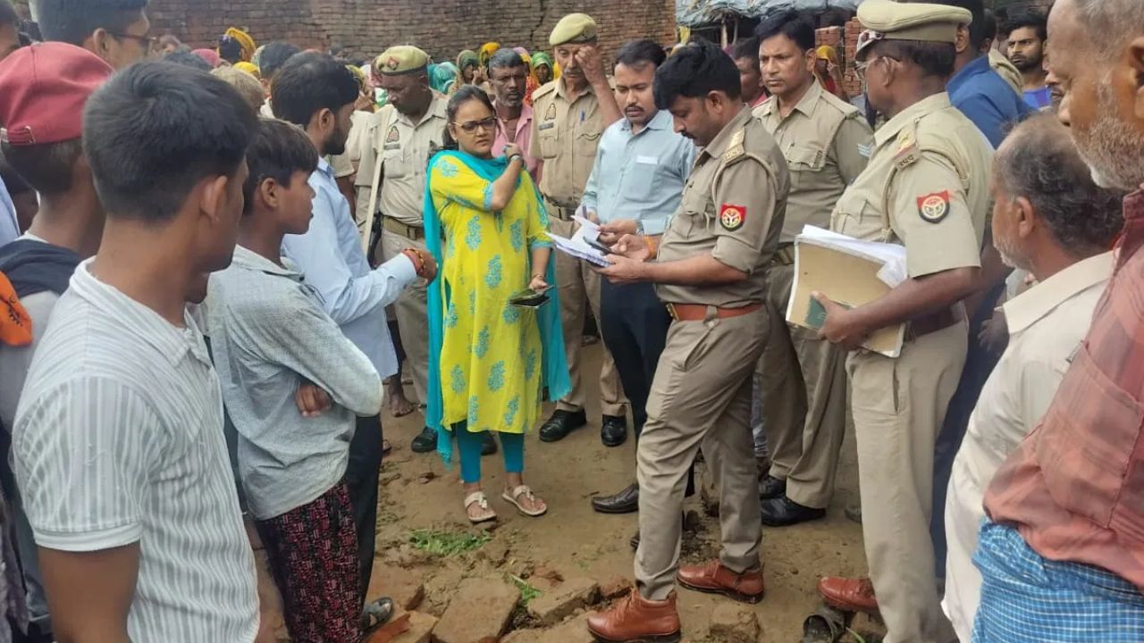 बारिश का कहर! दीवार के मलबे में दबा 7 साल का छात्र, गांव में पसरा मातम