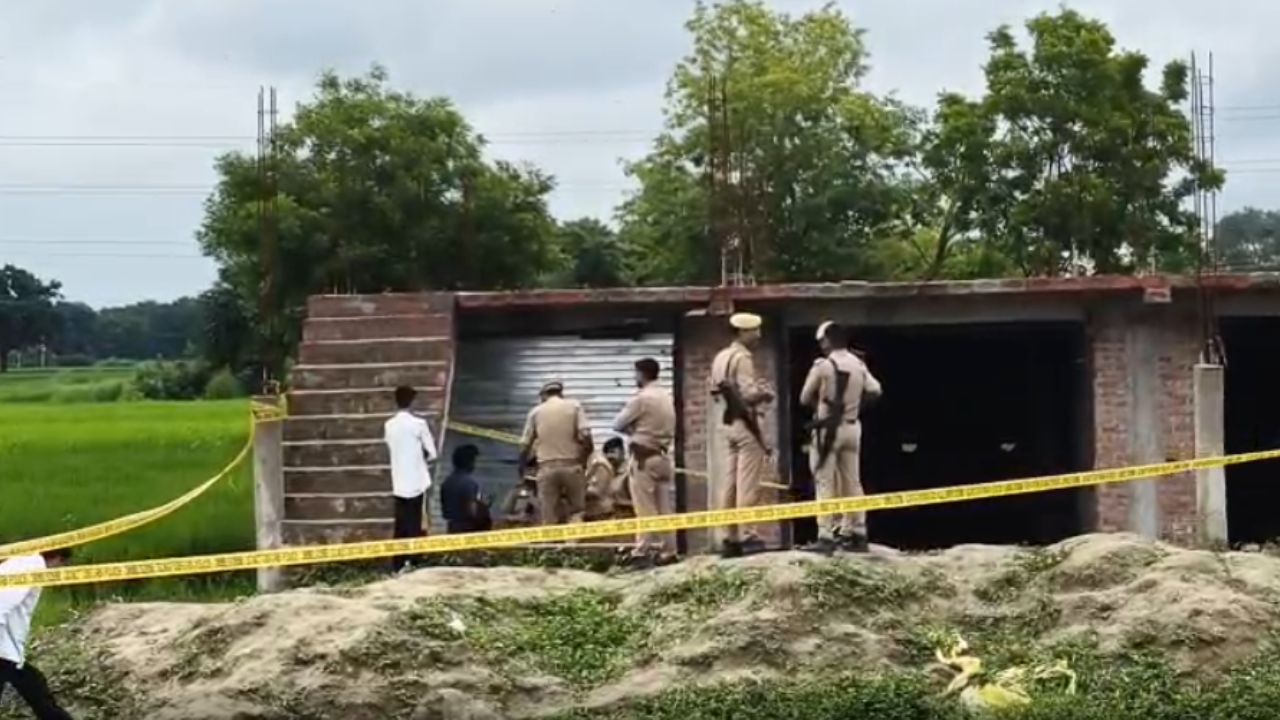 Murder in Kaushambi: बॉडी बेड पर और धड़ से अलग सिर चारपाई के नीचे, कौशांबी में युवक की हत्या से सनसनी