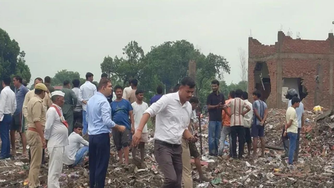कौशांबी पटाखा फैक्ट्री धमाके में अब तक 12 की मौत! 22 लोग लड़ रहे अस्पताल में जिंदगी और मौत के बीच जंग