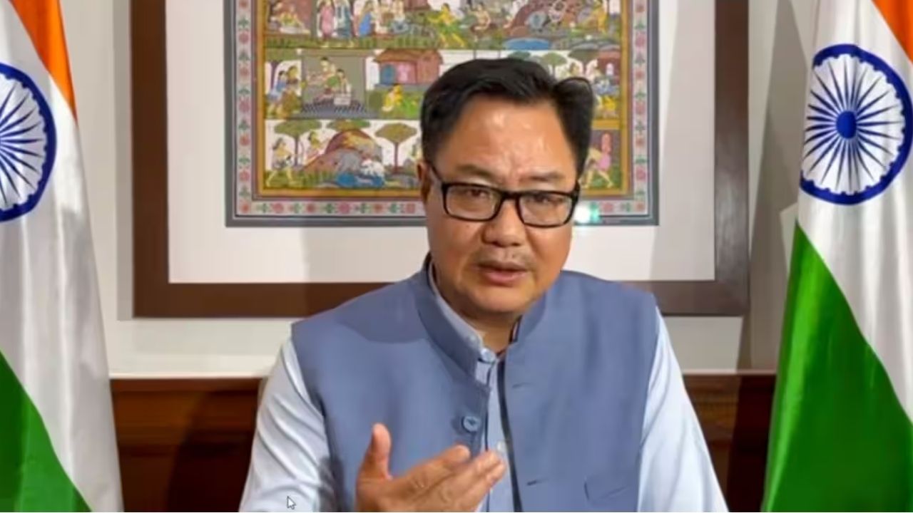न्यूयॉर्क में तिरंगे के कथित अपमान पर भड़के किरेन रिजिजू, बोले- देश का अपमान पड़ा महंगा