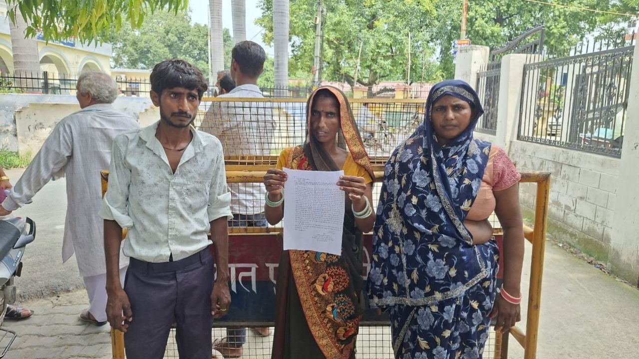 थाने से नहीं मिली मदद तो SP के पास पहुंचे कुरावली के पीड़ित, मैनपुरी में जमीनी रंजिश में घर में तांडव