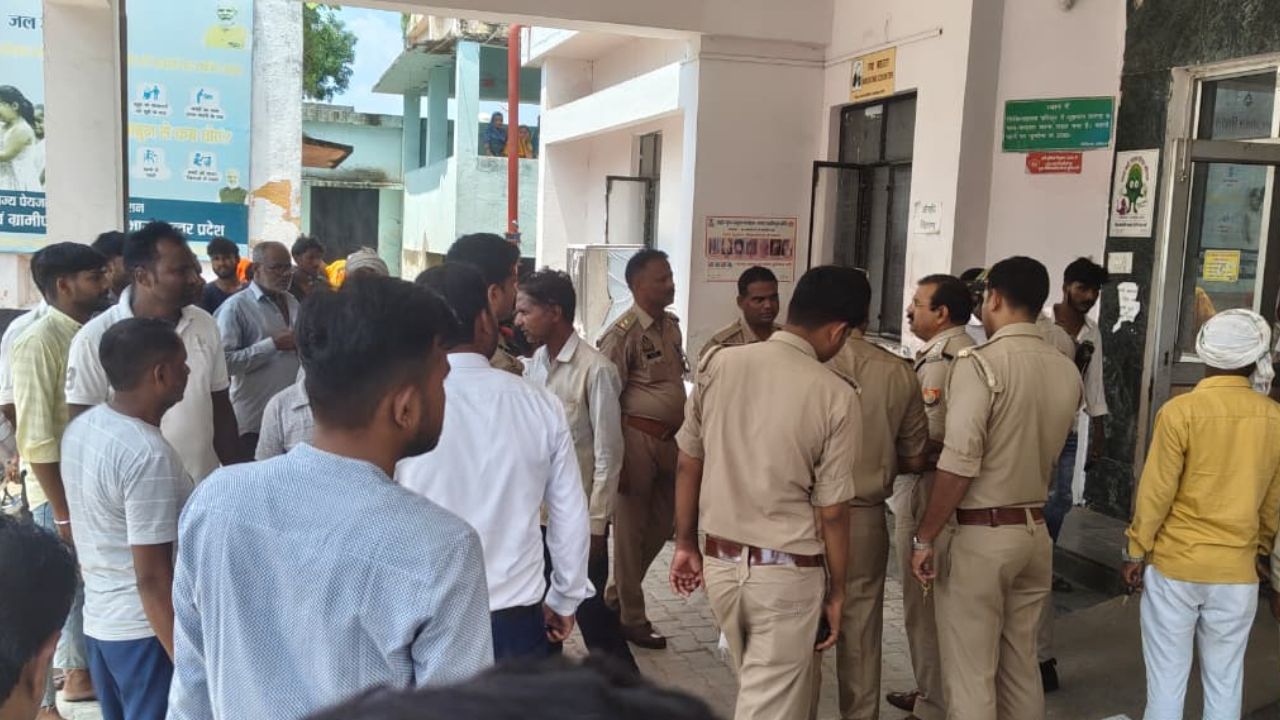 घूमने निकले तीन दोस्त, घर लौटने से पहले हुआ हादसा; कार-बाइक की टक्कर में दो ने तोड़ा दम