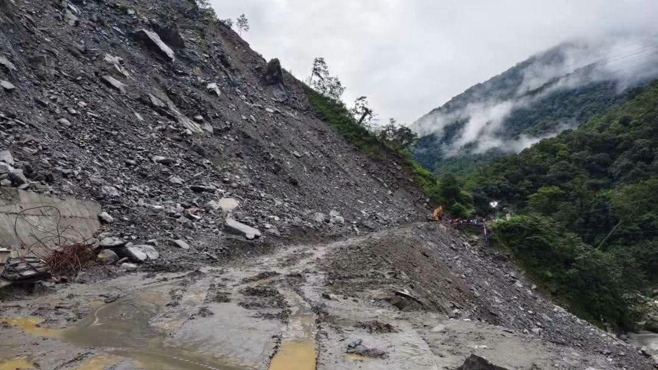 Kedarnath Yatra: सोनप्रयाग में खिसका पहाड़, थमीं हजारों शिवभक्तों की राह; NDRF-SDRF ने संभाला मोर्चा