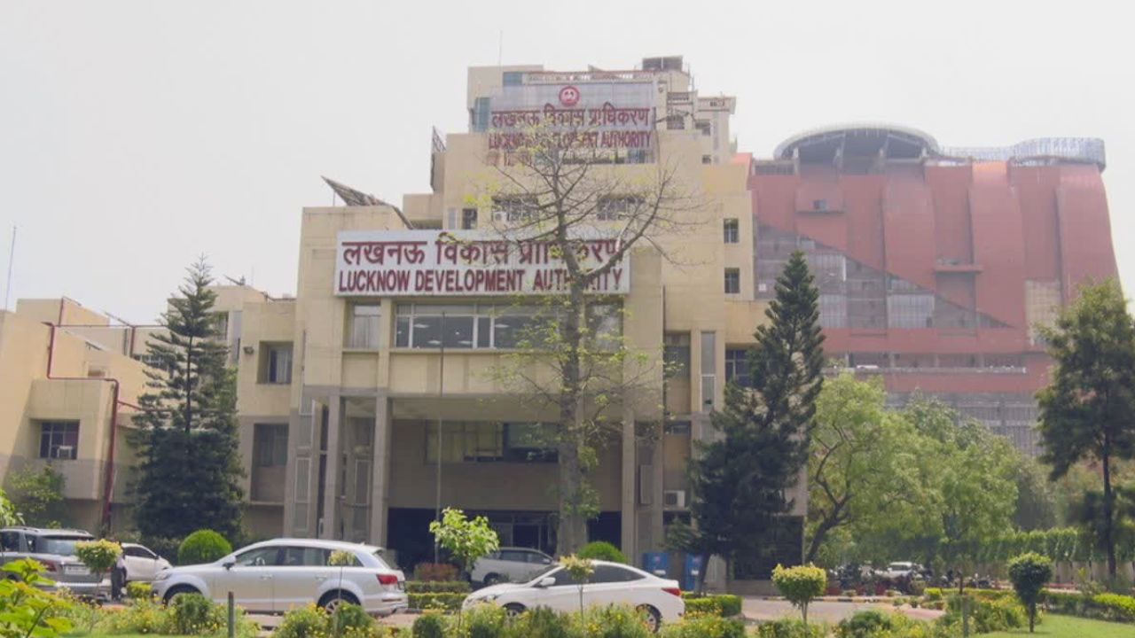 LDA के चर्चित घूसकांड में बड़ा खुलासा, PCS अफसर समेत 11 इंजीनियरों पर लटकी तलवार, विजिलेंस जांच शुरू