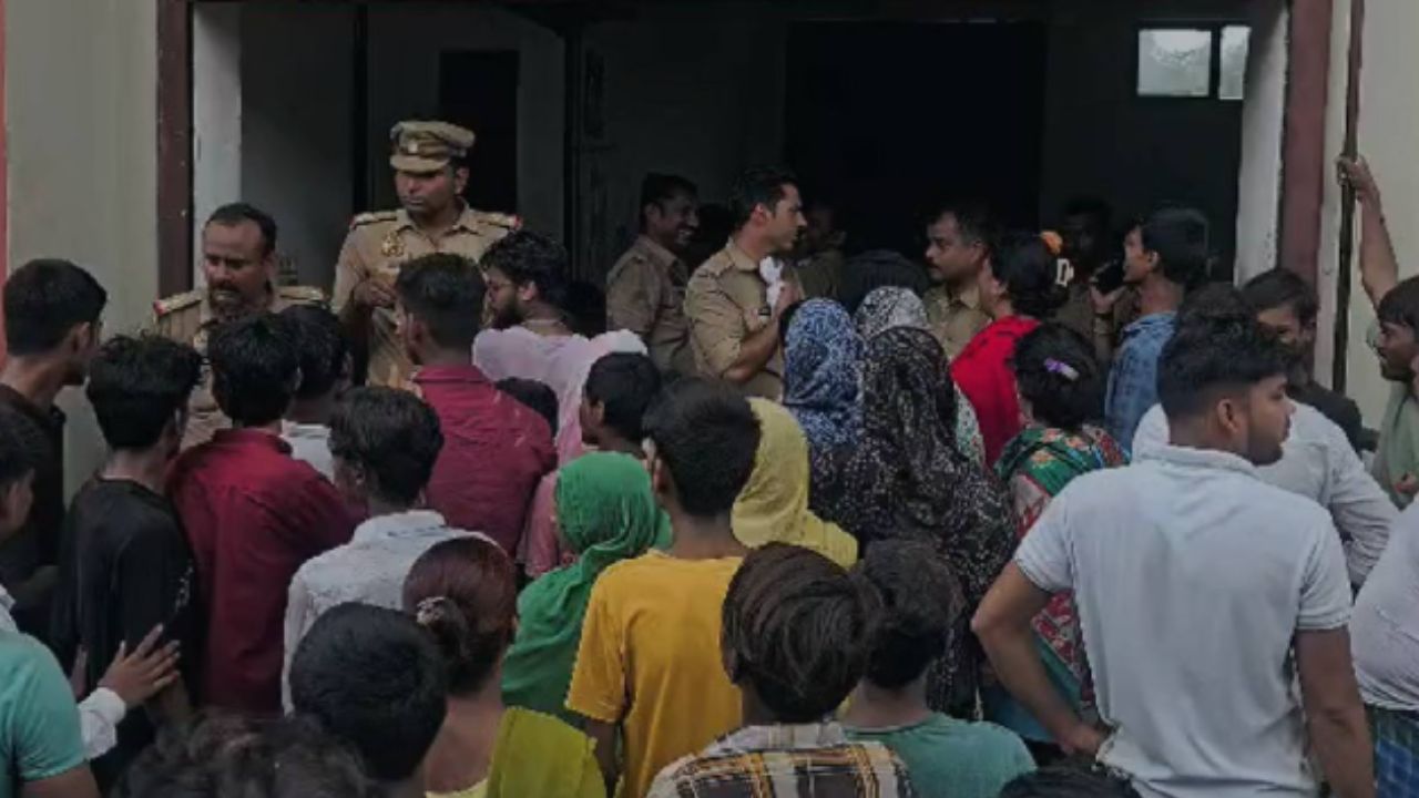 लखनऊ में बिजली कटौती पर बेकाबू हुए लोग! बाउंड्री फांदकर पावर हाउस में घुसे, गाड़ी पलटी और SSO को पीटा