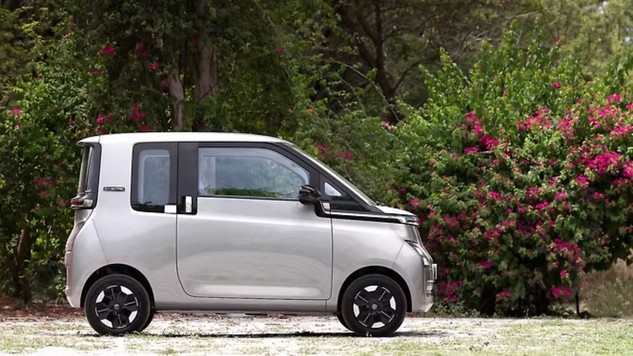 पेट्रोल-डीजल के झंझट से मुक्ति! सिर्फ 50,000 रुपये देकर घर लाएं MG Comet EV, जानें कितनी बनेगी किस्त