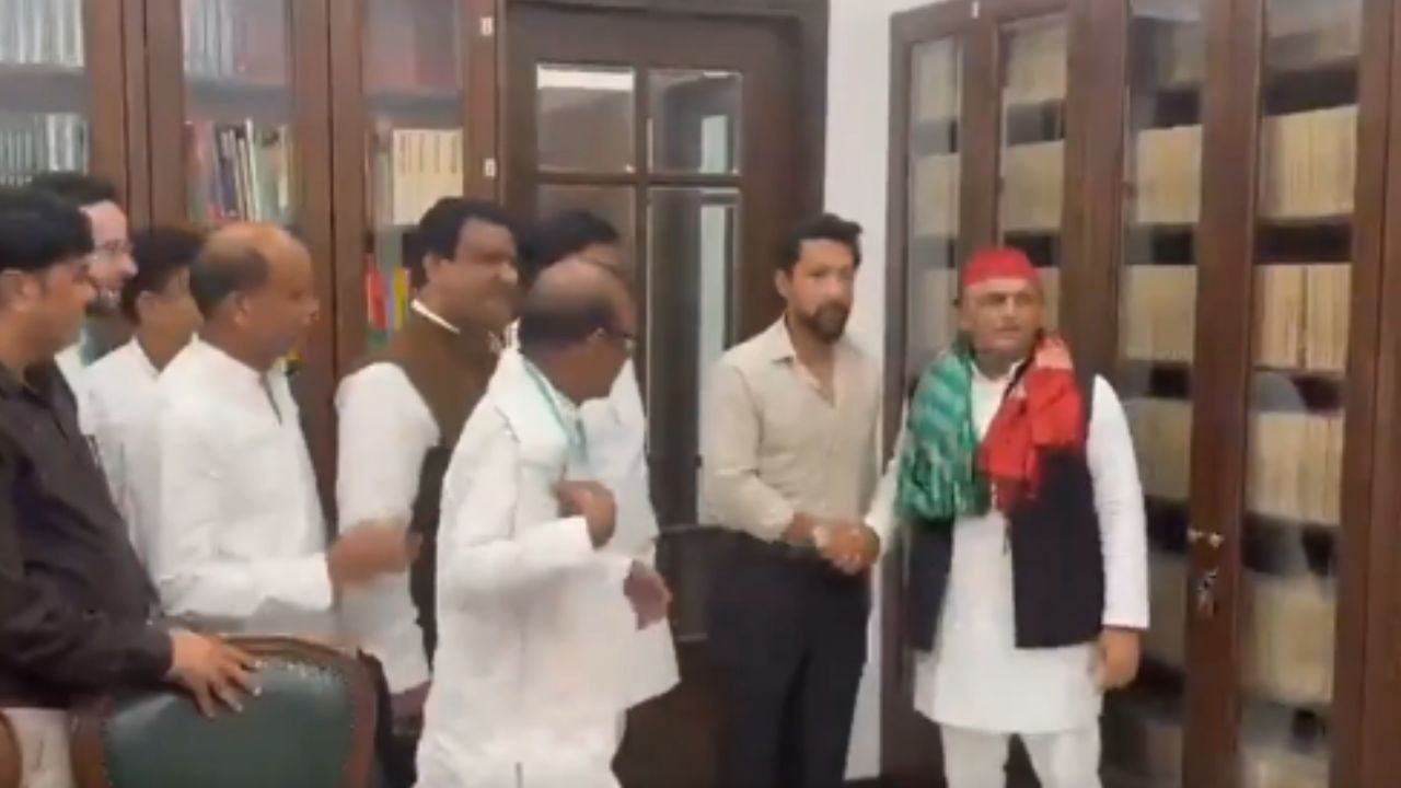 ‘इमरान की विचारधारा से इत्तेफाक नहीं’: सपा में जाते ही दामाद शायान का बड़ा ऐलान, 2027 में क्या बदलेगी पश्चिमी यूपी की तस्वीर?