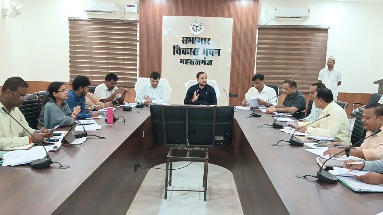 जल जीवन मिशन पर DM का शिकंजा, BDO-ADO को फील्ड में उतरने का फरमान; अधूरी परियोजनाओं पर सख्त तेवर