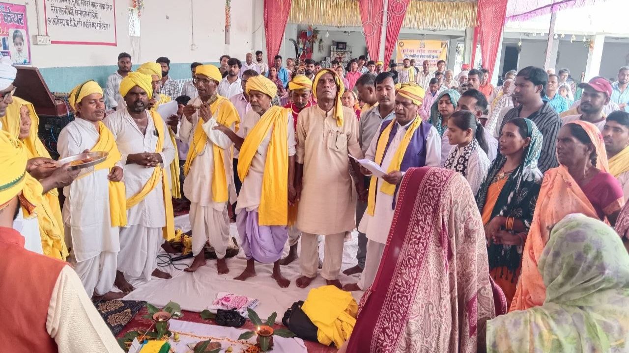 गोंडी संस्कृति के रंग में रंगा फरेंदा! सवनही पूजा में उमड़ा गोंड समाज, धुरिया नृत्य ने बांधा समां