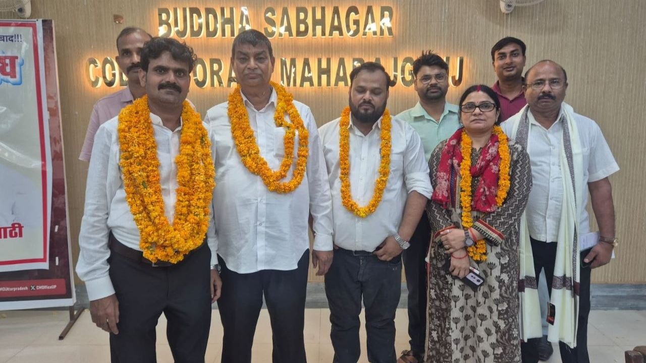 Maharajganj News: नई टीम ने संभाली कमान, डीएम ने दिलाई शपथ; कलेक्ट्रेट कर्मचारियों को दी बड़ी जिम्मेदारी की याद