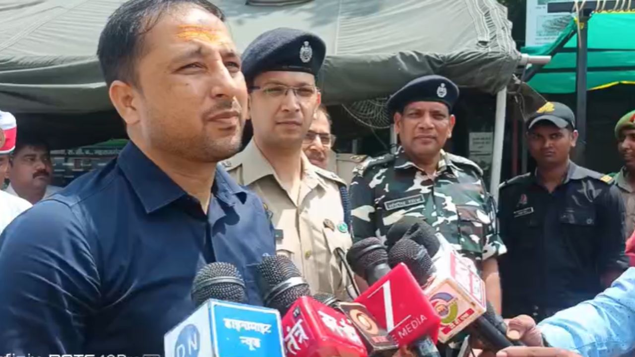 15 अगस्त से पहले भारत-नेपाल बॉर्डर पर अचानक बढ़ी सख्ती, सोनौली पहुंचे DM-SP; अलर्ट मोड में एजेंसियां