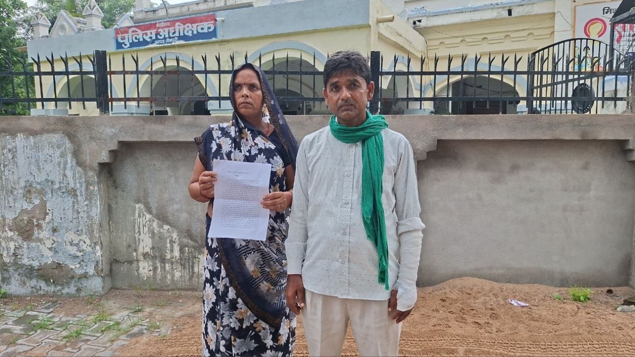 Mainpuri News: ‘पूजा में मत आना’… विरोध के बाद मारपीट का आरोप, पीड़ित परिवार ने एसपी से मांगा इंसाफ