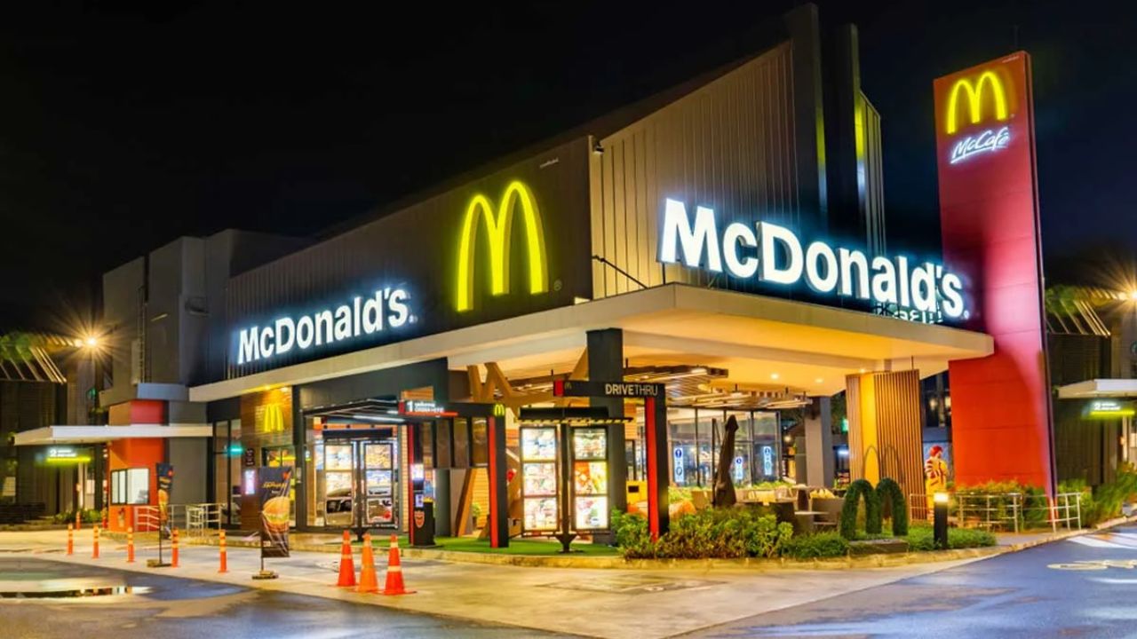 मुंबई में ब्रांडेड दावों की खुली पोल: 148 पन्नों की रिपोर्ट के बाद भी McDonald’s और 13 आउटलेट्स पर चला FDA का हंटर
