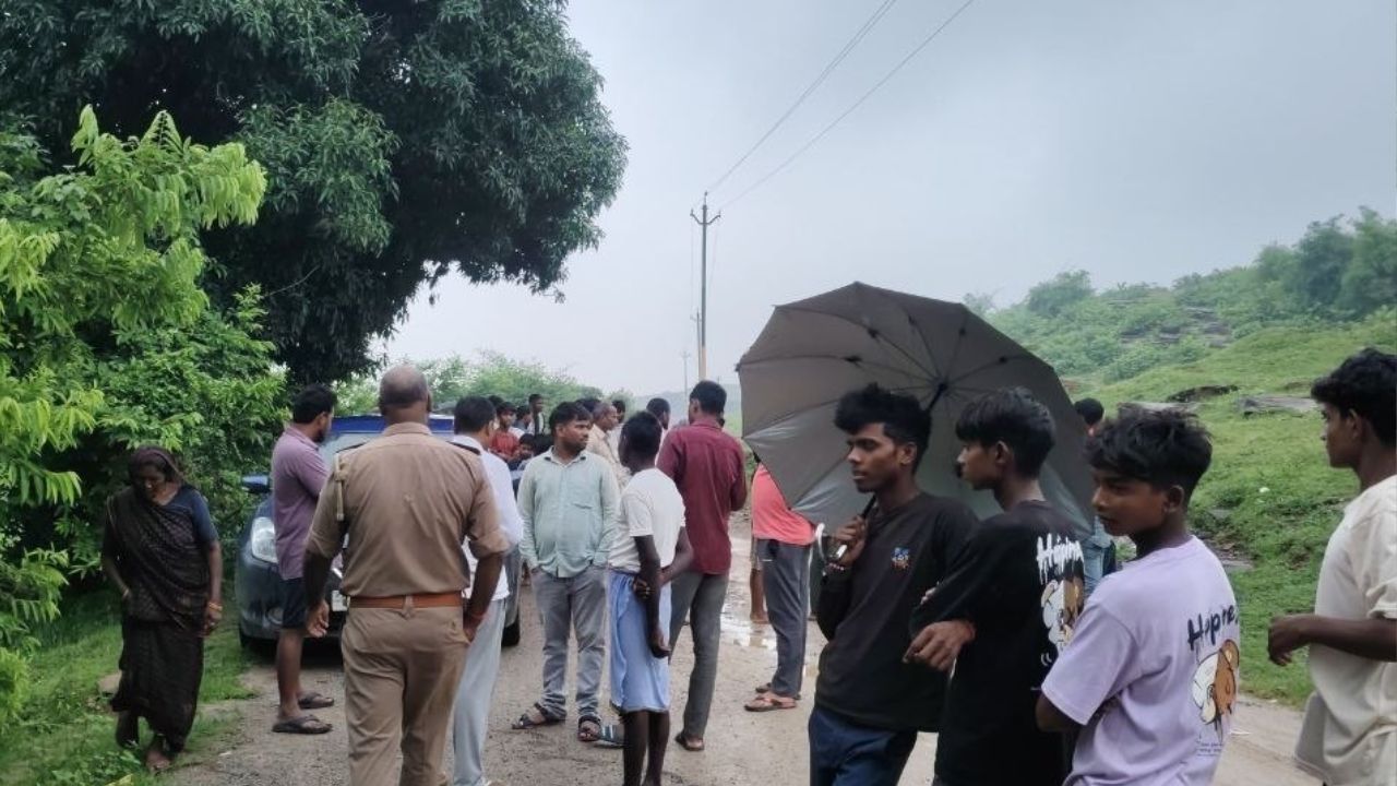 गले पर चलता रहा चाकू, घुटती रही चीखें…, मिर्जापुर के जंगल में मौत से जंग लड़ता मिला सोनभद्र का युवक