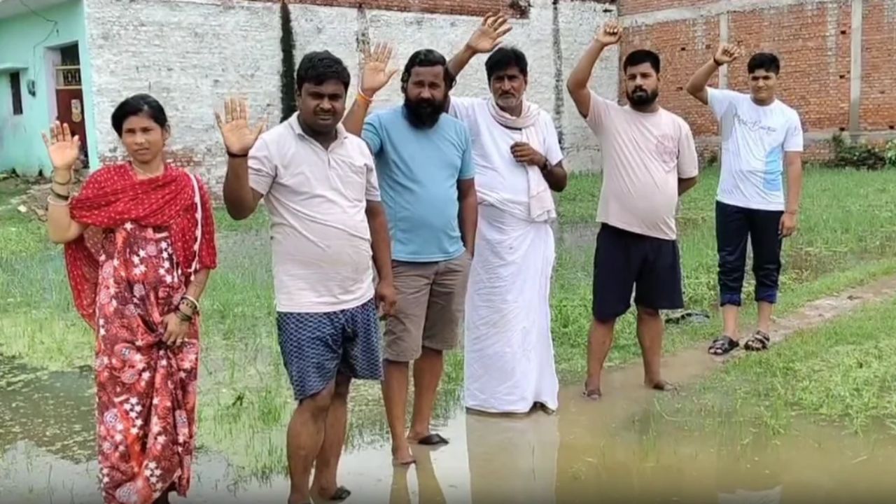 न सड़क, न नाली… सिर्फ जलभराव की मजबूरी, मुगलसराय में कागजी निकला विकास का दावा