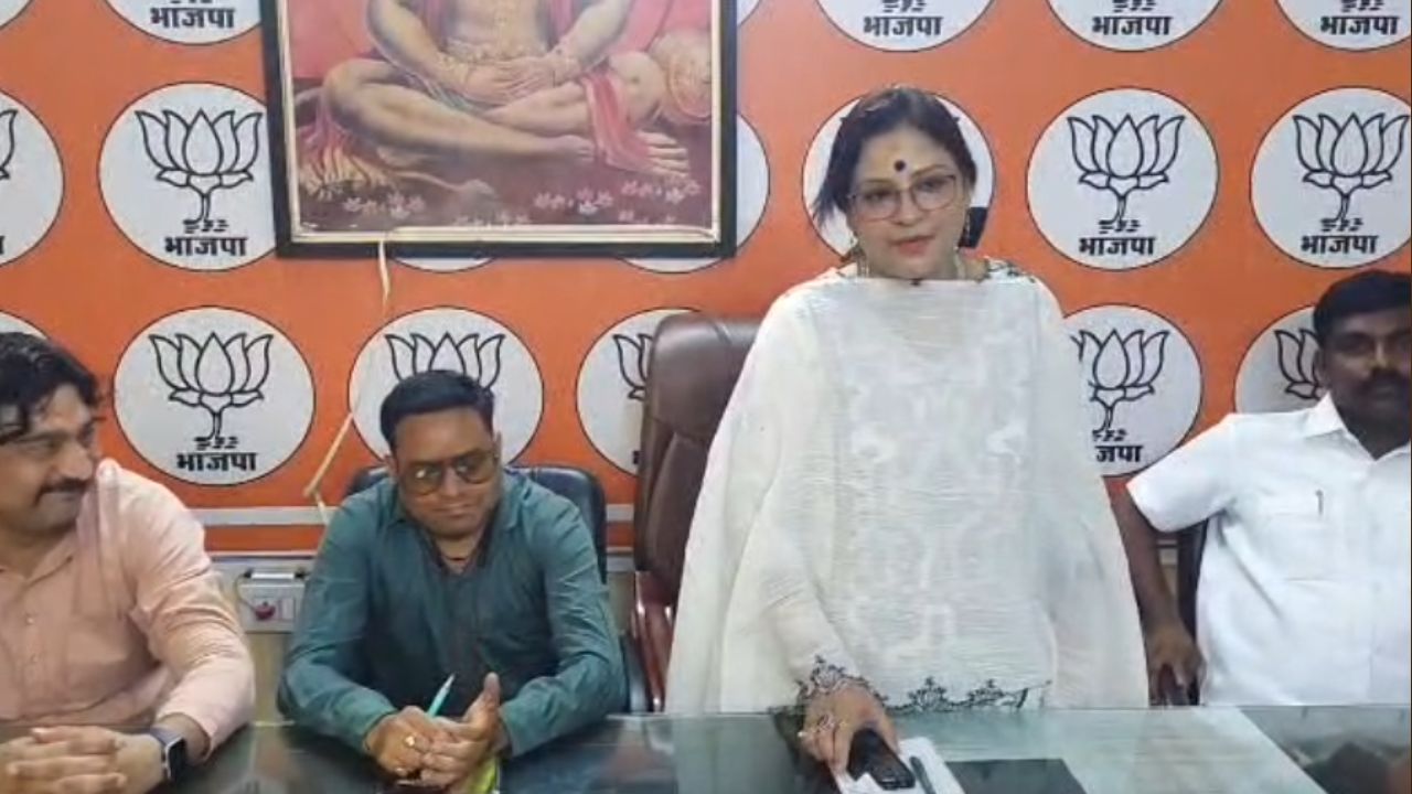 डोर-टू-डोर कूड़ा कलेक्शन टेंडर में धांधली पड़ी भारी, यूपी शासन ने छीने हाथरस चेयरमैन श्वेता चौधरी के अधिकार