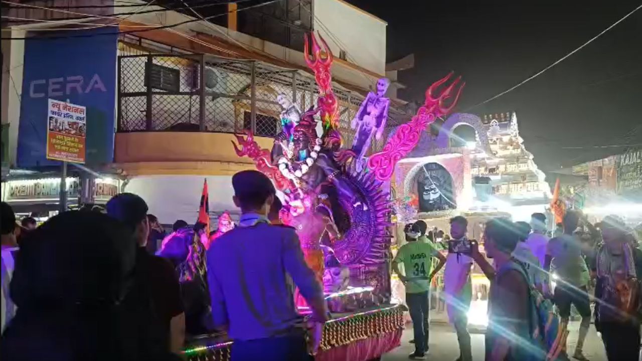 आस्था का अद्भुत नजारा! मुजफ्फरनगर से गुजरी अनोखी कांवड़, 50 भोले और 9 लाख की लागत ने खींचा सबका ध्यान
