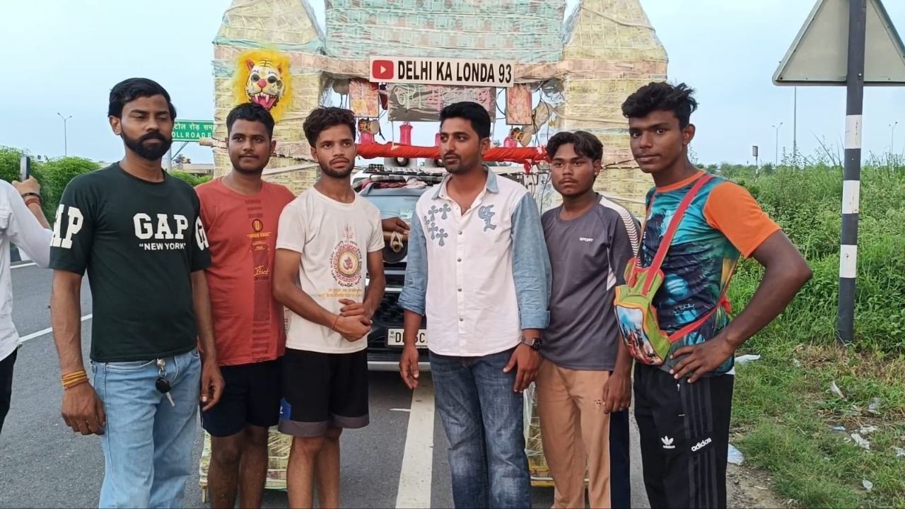 भोले के दरबार में ‘नोटों वाली कांवड़’… हजारों नहीं, अनगिनत नोटों से सजी अनोखी आस्था!