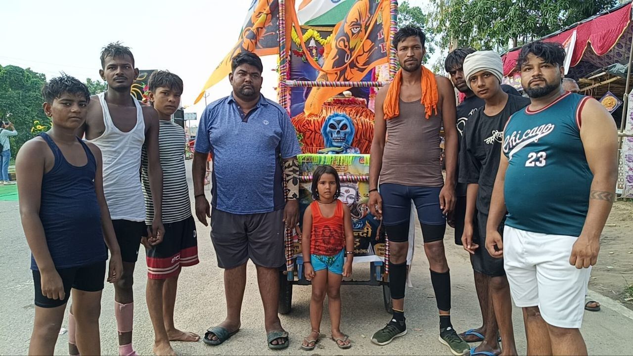 35 हजार की खास ट्रॉली, 551 लीटर गंगाजल… मां की सलामती के लिए निकला शिवभक्त बलराज