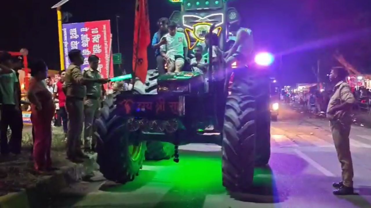 कांवड़ियों के बीच आया ‘बिग डैडी’, 22 लाख के ट्रैक्टर का अलग ही है शौक; देखने को उमड़ी भीड़
