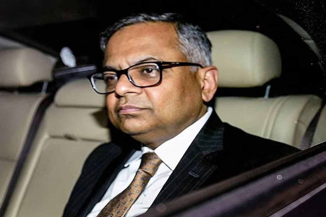 टाटा ग्रुप में भूचाल! चेयरमैन के इस्तीफे के कुछ घंटे भीतर ही 44,000 करोड़ का नुकसान, देखें कौन सा शेयर कितना हुआ धड़ाम?