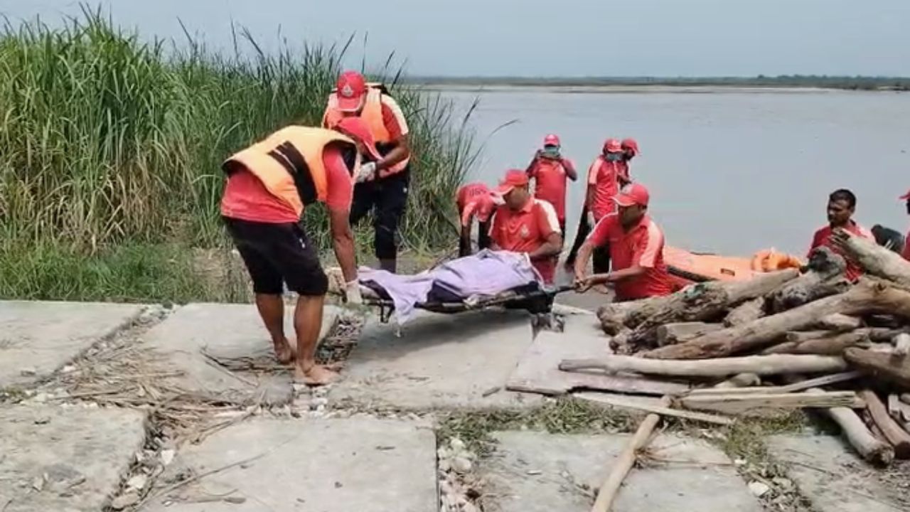 Maharajganj: नीचलौल में भारी हड़कंप, गंडक नदी से तीन शव बरामद; मंजर देख सहम उठे लोग