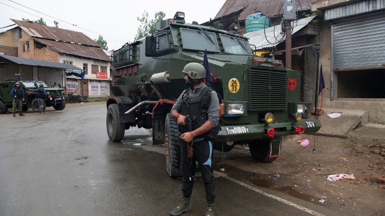 Poonch Terror Module: पुंछ में आतंकियों के ठिकाने का भंडाफोड़, IED और हथियारों का जखीरा बरामद