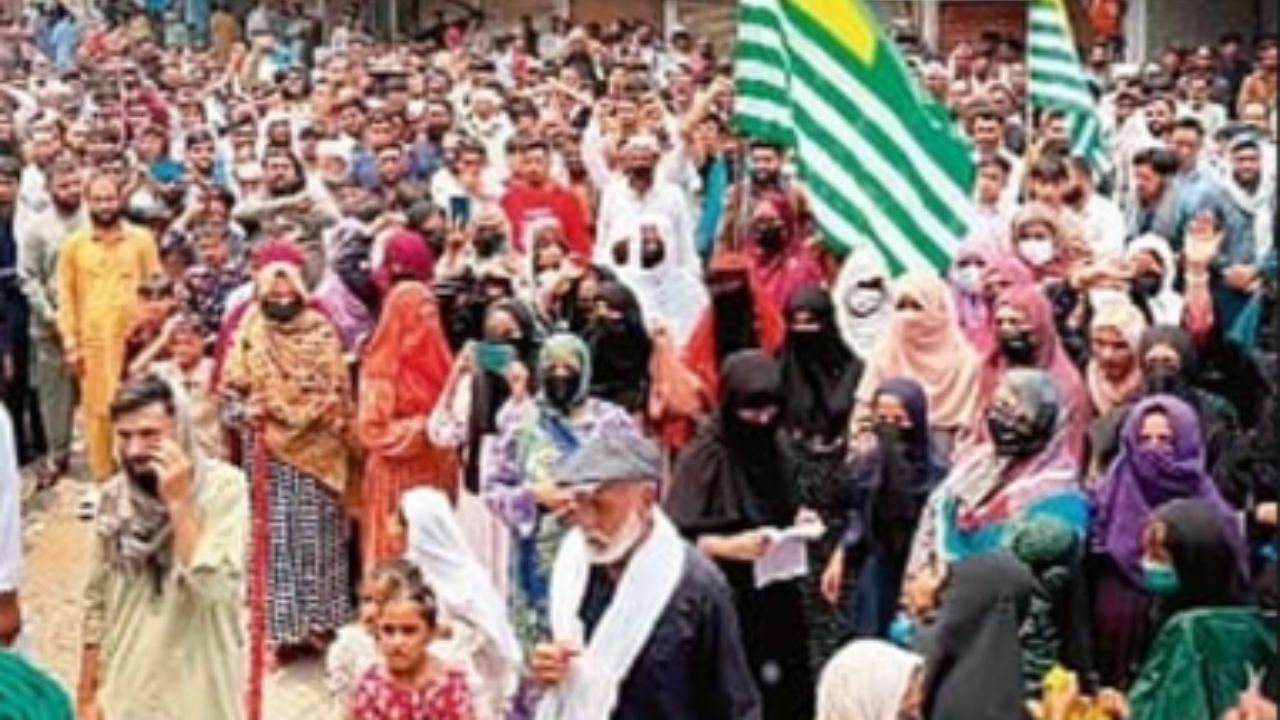 पीओके में बढ़ा तनाव! 4 दिनों में 50 से ज्यादा मौतों का दावा, पाकिस्तानी सेना पर गंभीर आरोप