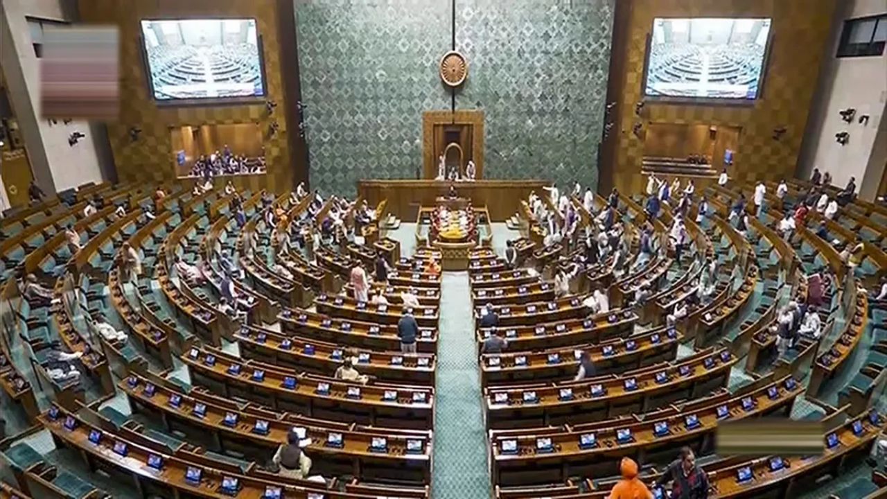 हंगामे की भेट चढ़ा संसद का मानसून सत्र, लोकसभा की कार्यवाही अनिश्चितकाल के लिए स्थगित, 19 बिल पास