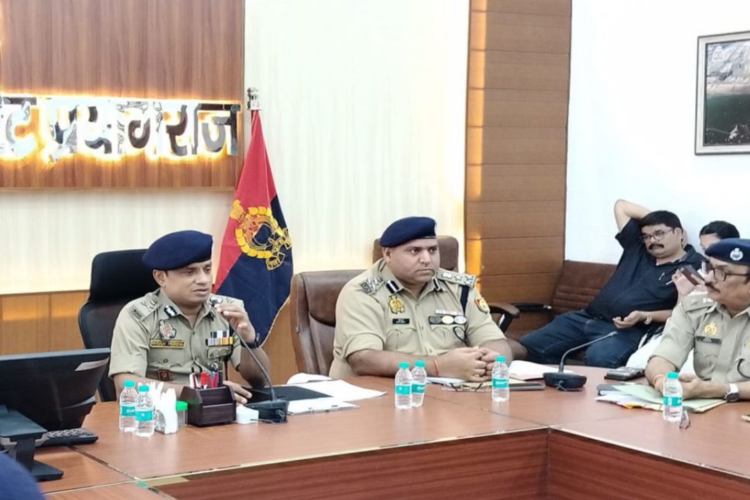 सिपाही ने लिए 5000 रुपये, थानेदार की चली गई थानेदारी! प्रयागराज में पुलिस कमिश्नर का बड़ा एक्शन