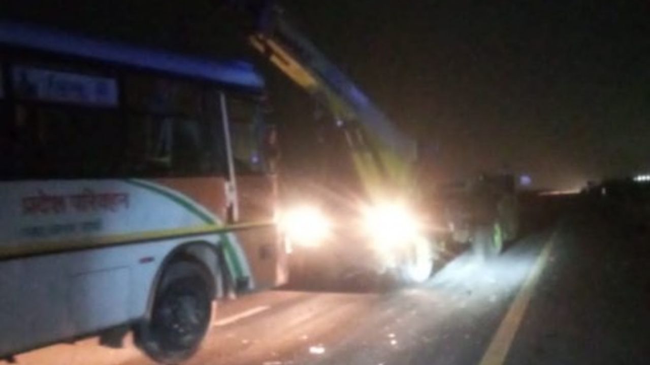 सिर से बहता रहा खून, फिर भी पूछती रही- क्या पति के पास पहुंच पाऊंगी? पूर्वांचल एक्सप्रेसवे पर भीषण हादसा