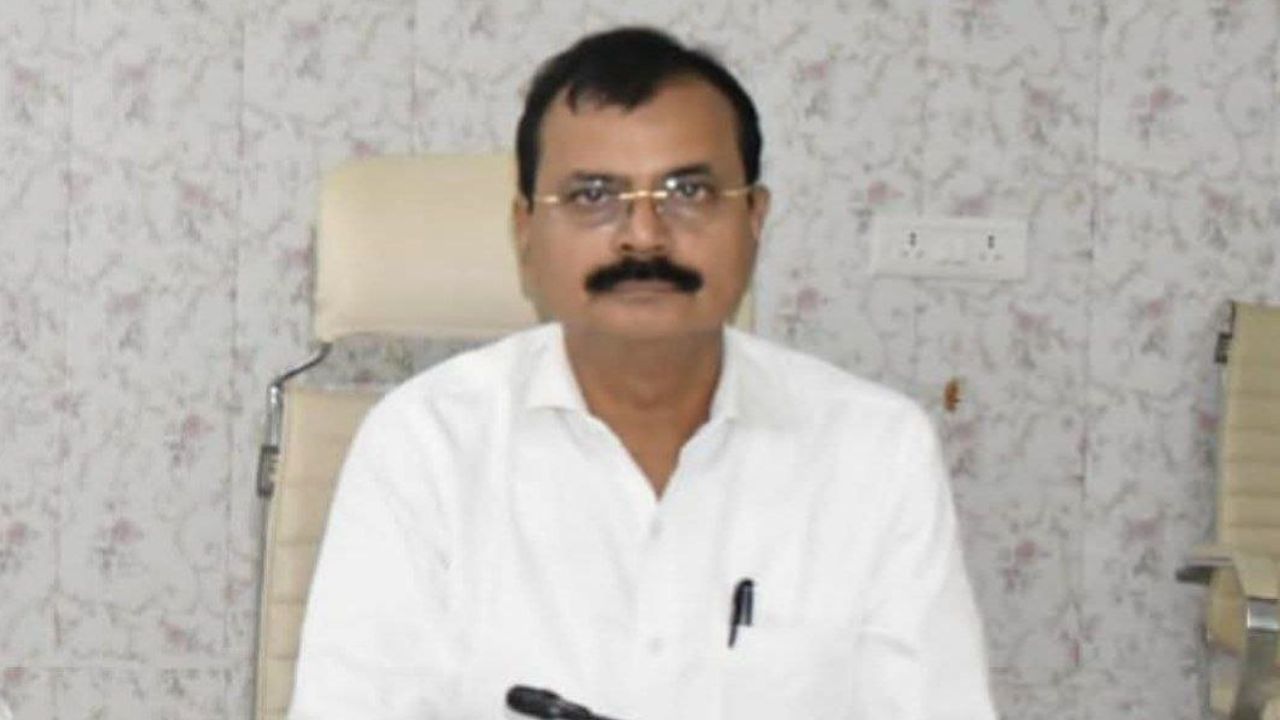 देवरिया में गांव छोड़कर घूम रहे सफाई कर्मियों की अब खैर नहीं, लाइव लोकेशन से होगी हर दिन मॉनिटरिंग
