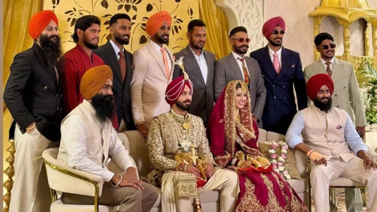 पंजाबी रीति-रिवाज से एक हुए रमनदीप सिंह और चार्ली चौहान, सोशल मीडिया पर वायरल हुईं वेडिंग फोटोज