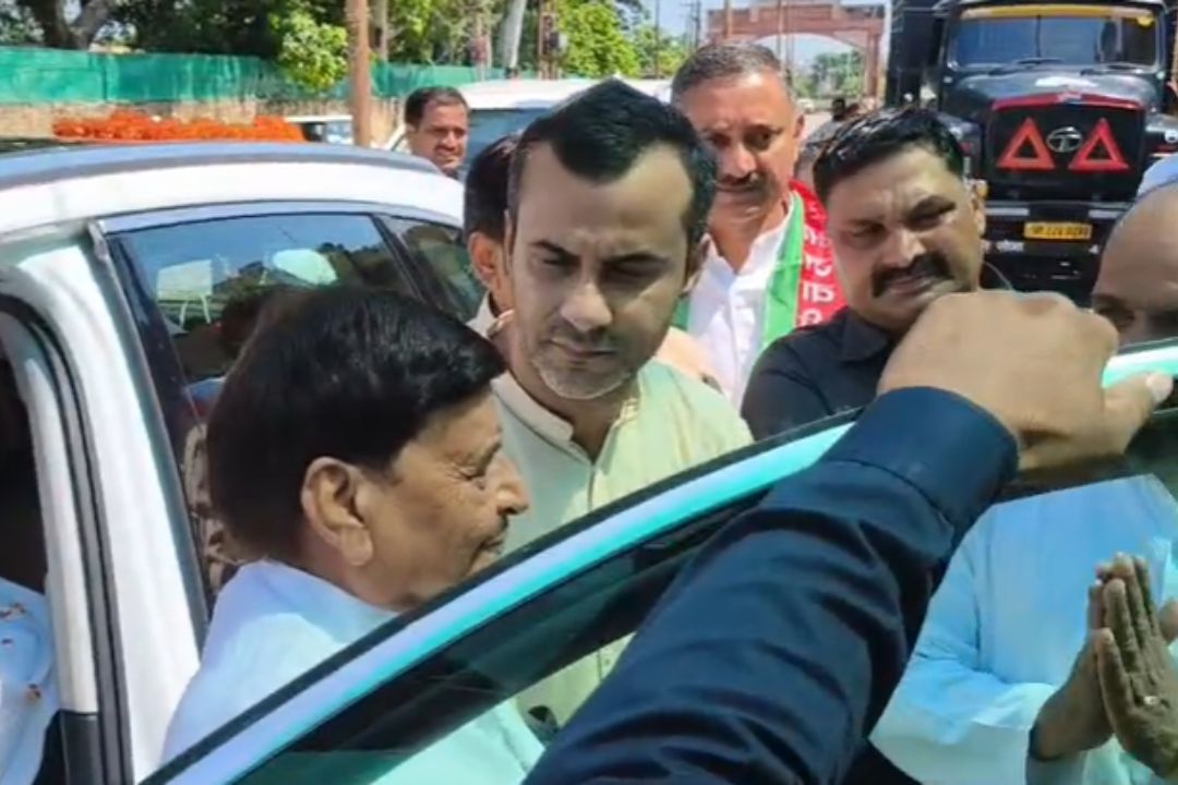 जिसका इंतजार था, वो मुलाकात आज! आजम खान से जेल में मिलें शिवपाल यादव, जानिए क्यों खास है दिन