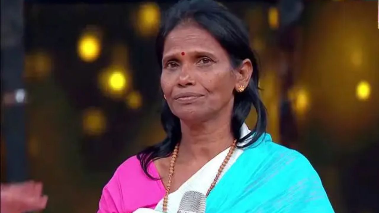 चंद दिनों का स्टारडम और फिर वही तंगहाली: जानिए किस हाल में हैं रानाघाट की सड़कों पर गाना गाने वाली रानू मंडल